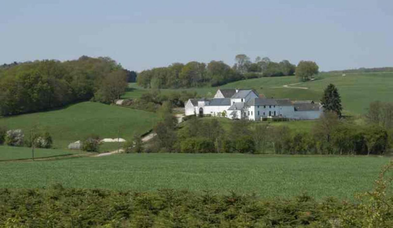 La Ferme De Basseilles Guest House Mozet ภายนอก รูปภาพ
